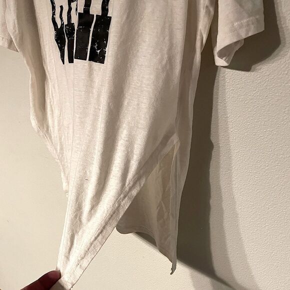 HYFVE Cream Cash High Slit Sides, Shirt. Size Large. - Picture 2 of 3